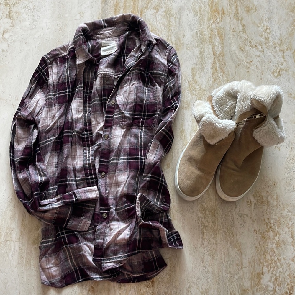 AE Flannel Button down Plum color